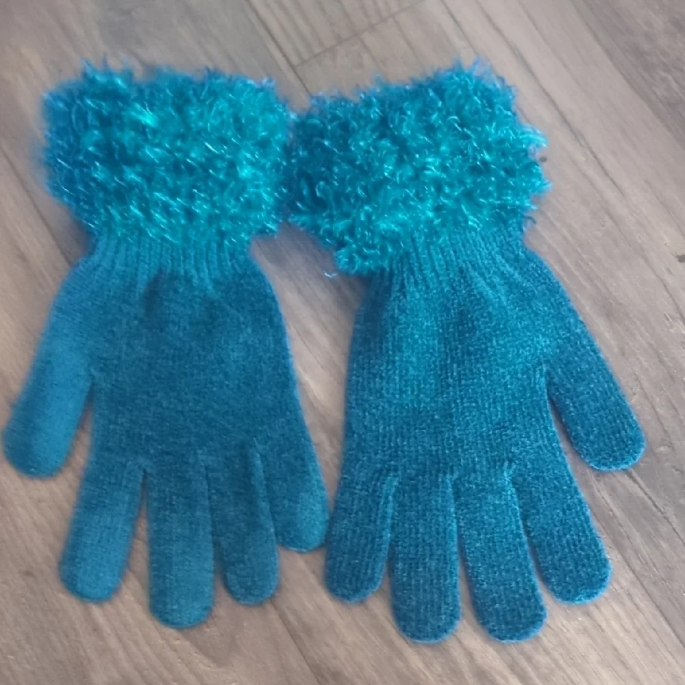 Westbound Blue Fringe Gloves NWOT